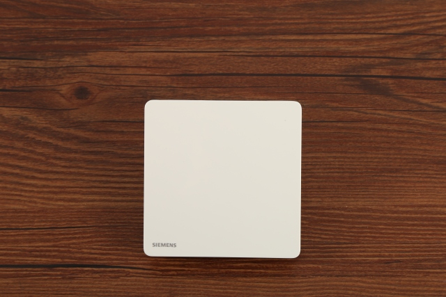 施耐德三开单控无边框开关怎么拆,施耐德无框开关拆卸