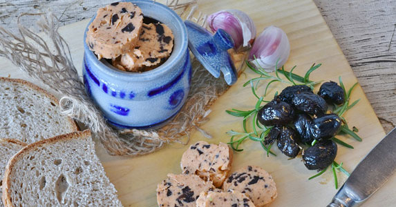 表弟帅气多金但年过30依然单身，得知背后原因我唏嘘不已