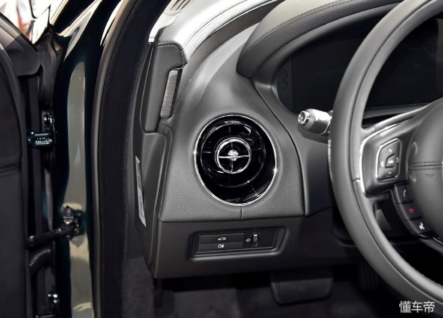 捷豹的设计总监,捷豹xj设计者