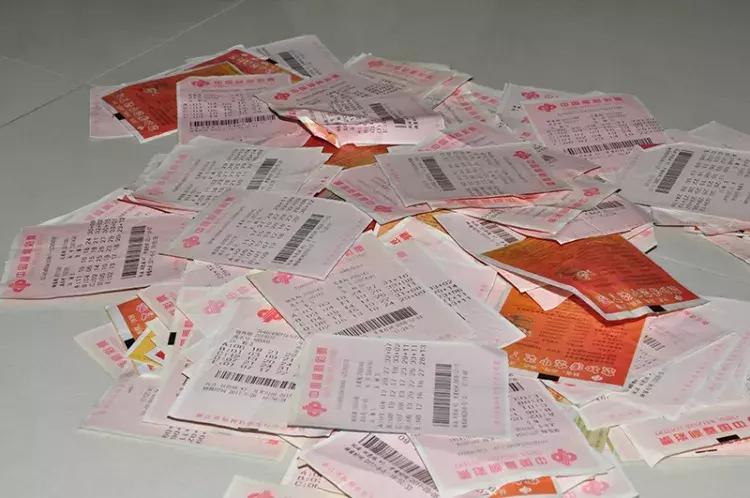 真讲究!哈尔滨一彩票店主代购中13万如数归还