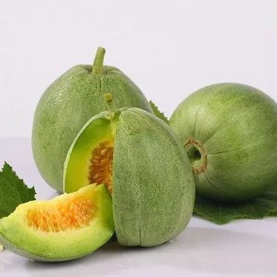 身残志坚的爷爷,身残志坚拄拐杖致富