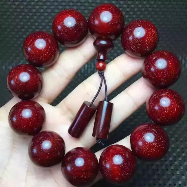 紫檀盘玩谨记六盘五不宜,紫檀六盘手串