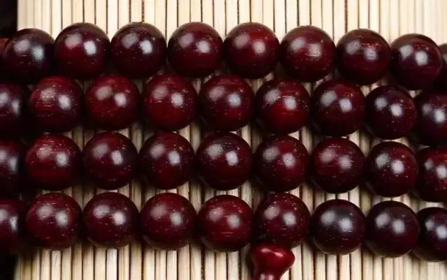 紫檀盘玩谨记六盘五不宜,紫檀六盘手串