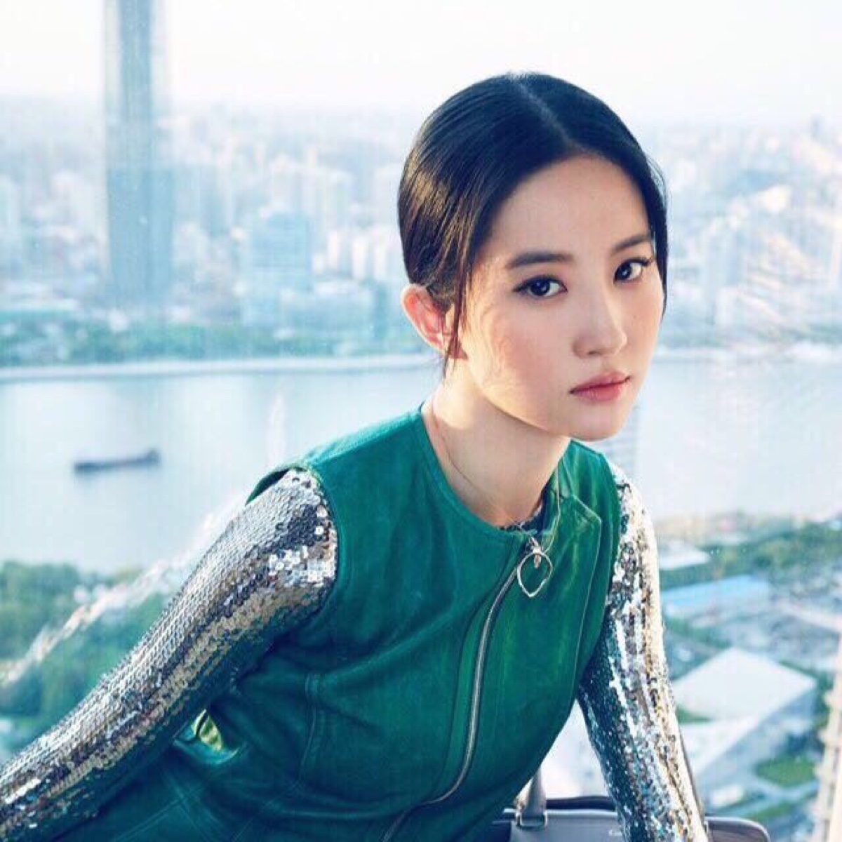 刘亦菲力挺陈妍希,刘亦菲第一次和冯绍峰说话