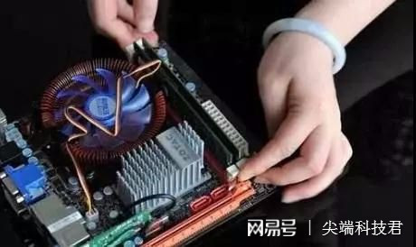 电脑蓝屏重启还是蓝屏怎么解决,电脑蓝屏进入安全模式还是蓝屏