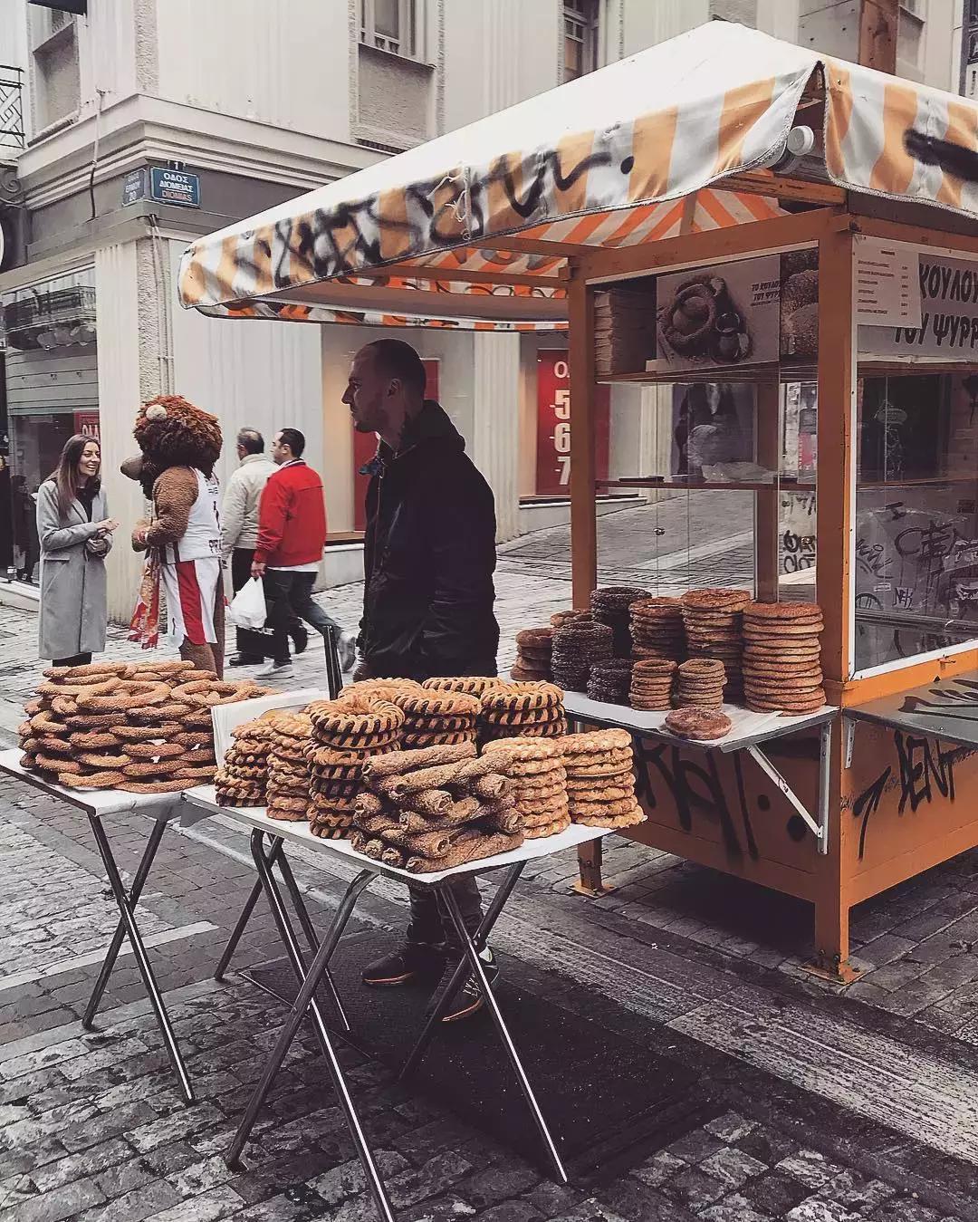 悬崖上的酒店？希腊这个地方成了无数情侣梦寐以求的旅行目的地的