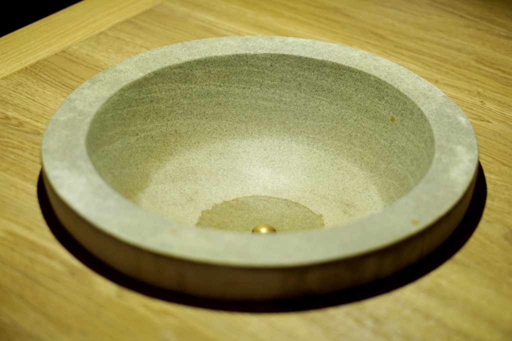 草帽盖出鲜滋味,春季吃鱼最当时——云中歌蒸汽石锅鱼吃起来!