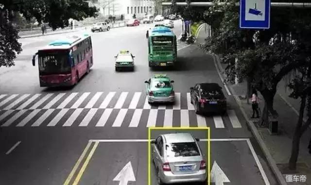 遇到红绿灯坏了应该打什么电话,遇见红绿灯停车注意事项