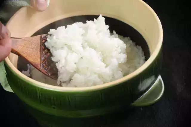 破产米店到赚一个亿利润的神话—八代目儀