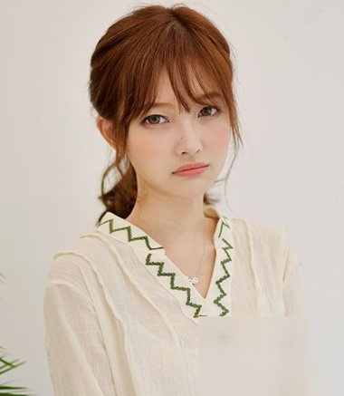 如何扎低马尾让头发变得蓬松,低马尾怎么扎蓬松又好看中短发