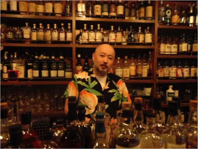 体验日本夜晚的酒吧,日本东京夜晚探索视频