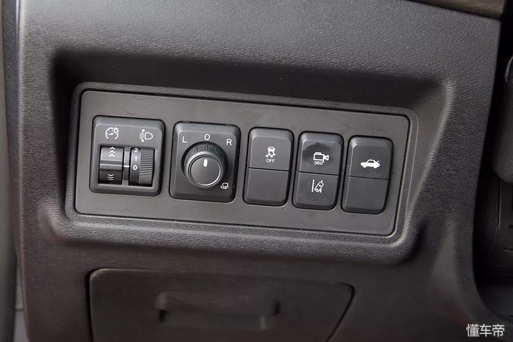 北汽2.0五座,北汽2.0自动车型图片价格