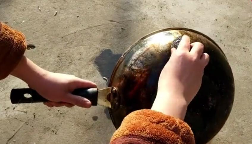 锅生锈钢丝球刷不掉,钢丝球刷不掉的锅底黑垢