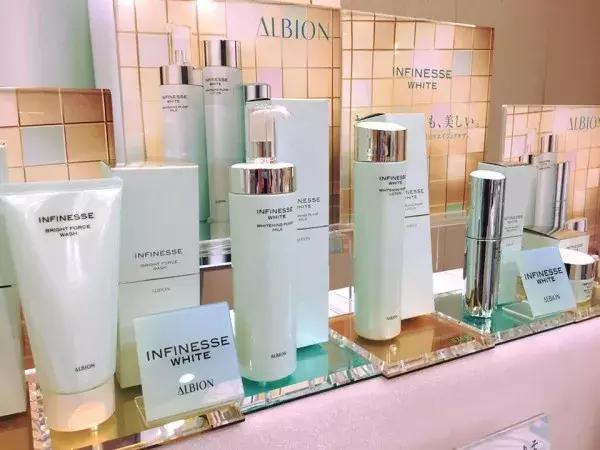 防晒修复美白用什么精华最好呢,夏天应该用美白的水乳吗