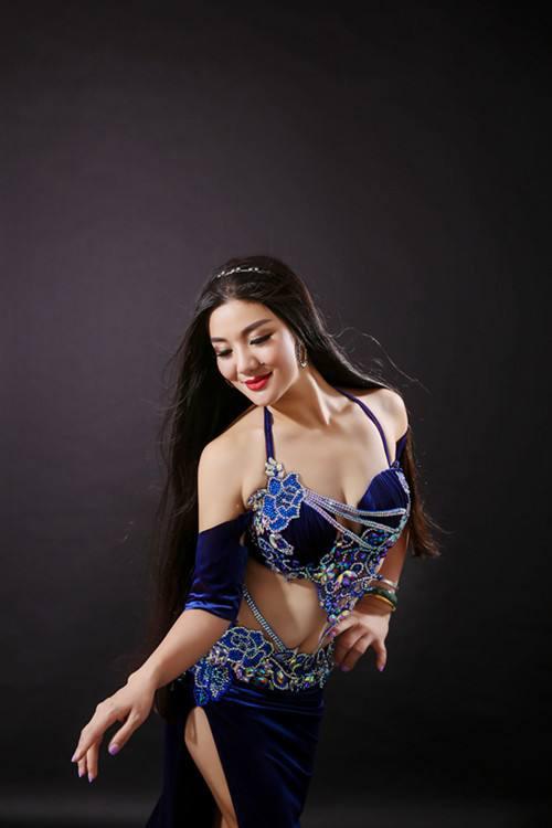 跳肚皮舞的好处，跳肚皮舞美的女欣赏，简直是人间*物尤**，无比性感