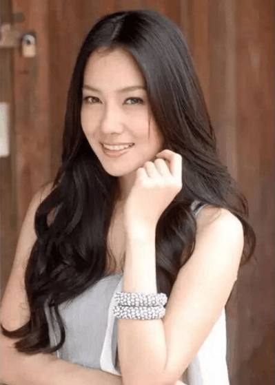 泰剧的百搭女神们和谁都是一脸配，没有“官配”也可以风生水起