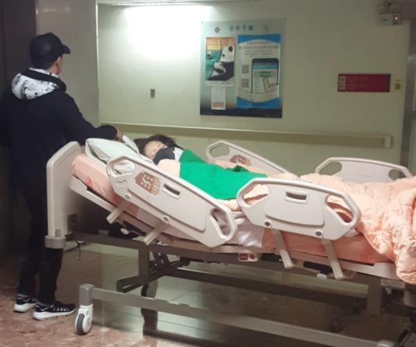 安以轩紧急入院做手术！被曝腹痛、*体下**出血疑似宫外孕