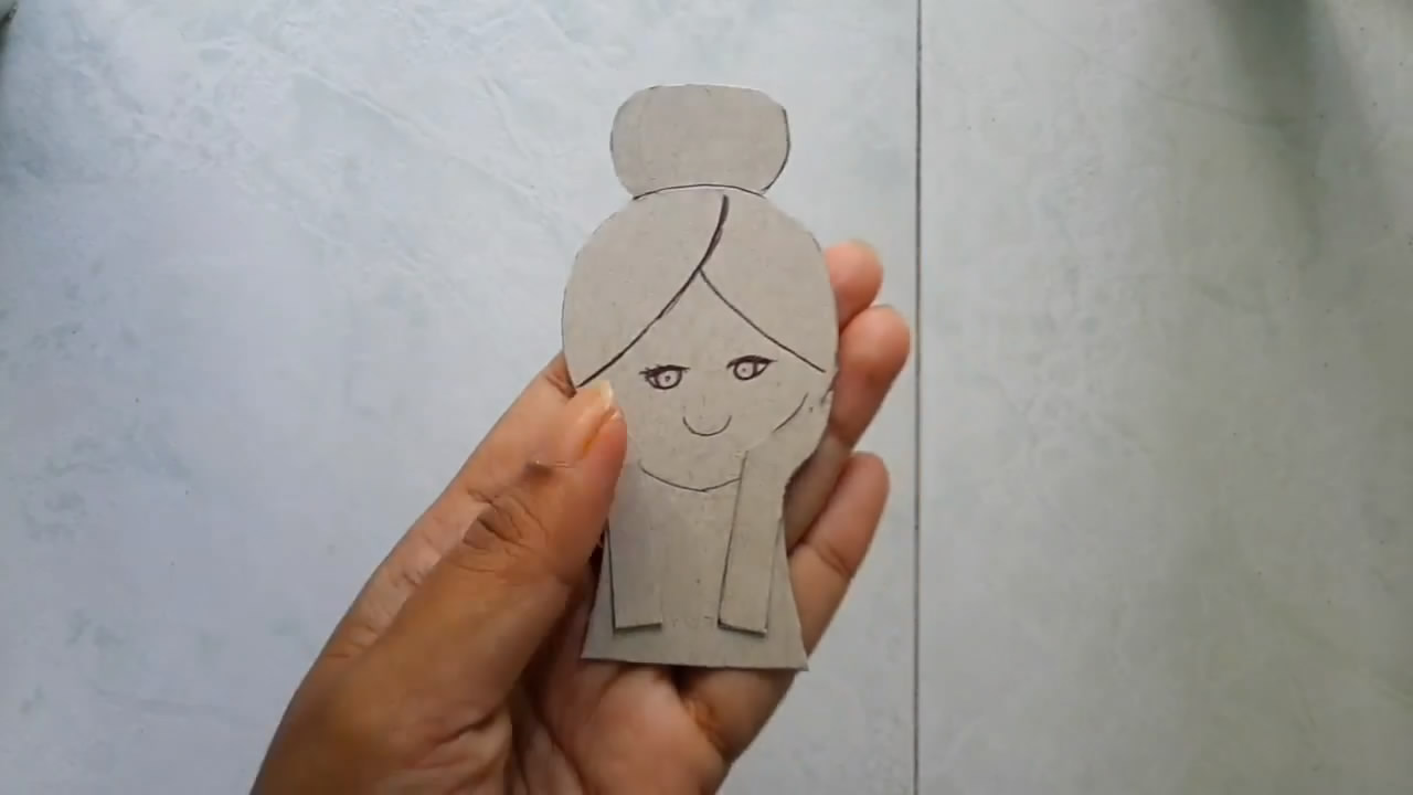 废物利用塑料瓶做笔筒简单超好看,塑料瓶废物再利用手工笔筒