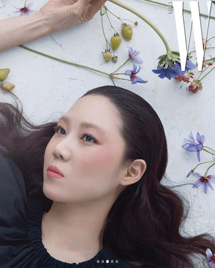 孔孝真欧尼妆容,孔孝真蓝色眼线妆