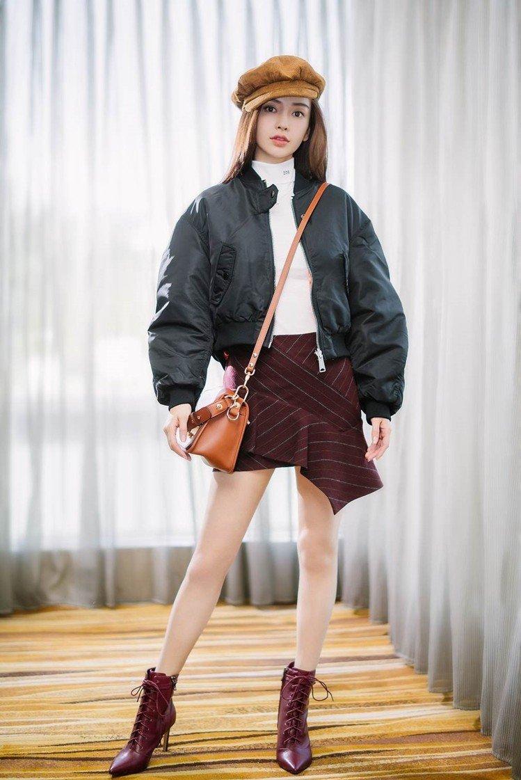 孔孝真欧尼妆容,孔孝真蓝色眼线妆