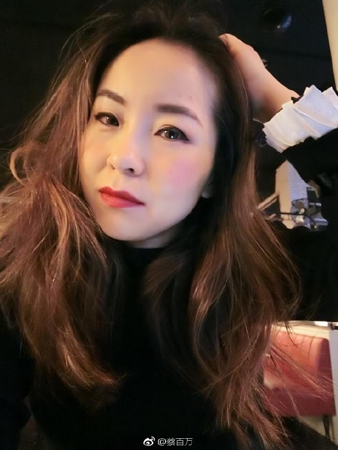 孔孝真欧尼妆容,孔孝真蓝色眼线妆