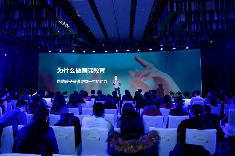 好未来没有上俞敏洪的“当”，升级考满分与新东方“友好竞争”