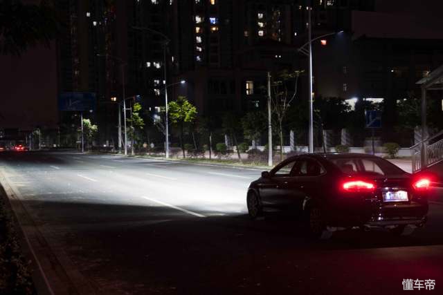 直接换氙气灯泡还是安装双光透镜,改氙气双光透镜要不要破线