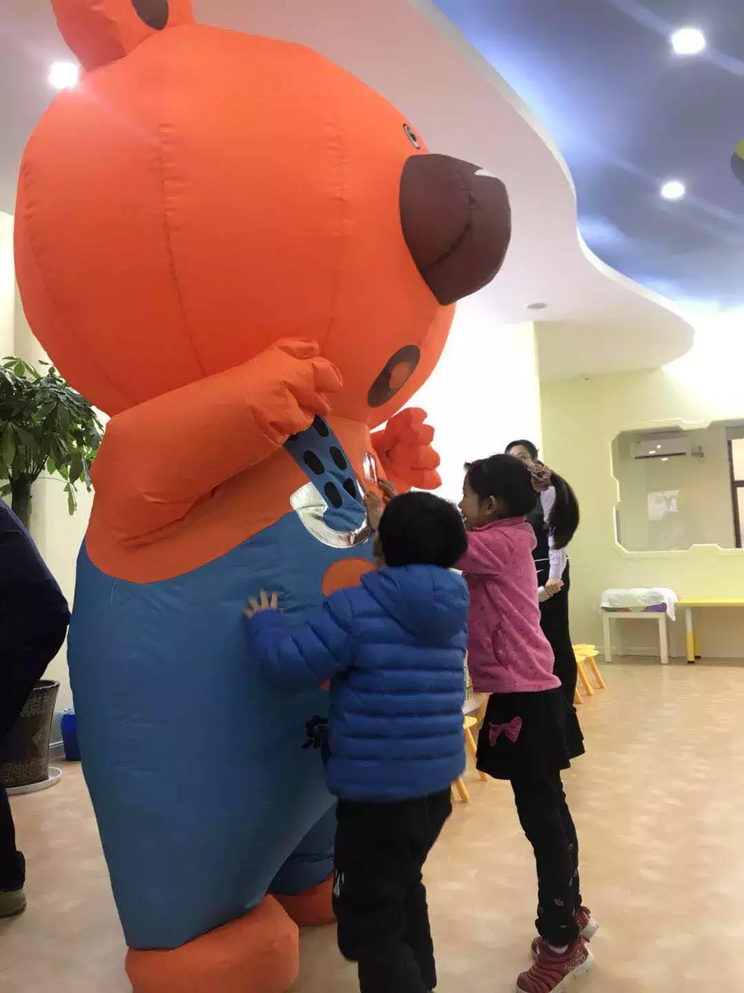 吉姆摆造型,吉姆装扮成螺丝钉