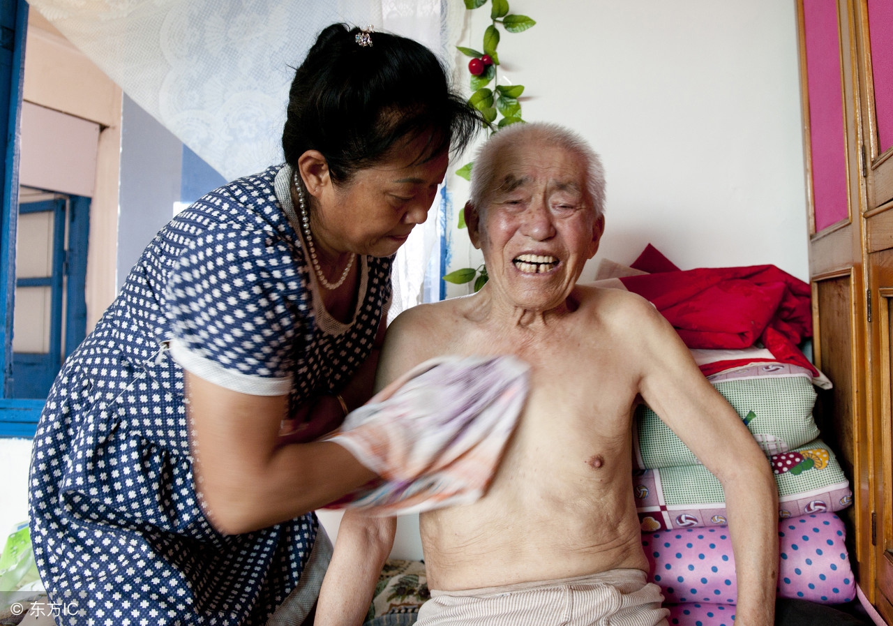 董氏针灸治小脑萎缩视频,中医针灸治疗小脑萎缩案例