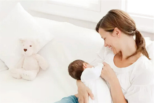 如何减少宝宝吐奶,宝宝吐奶可以减少喂奶量吗