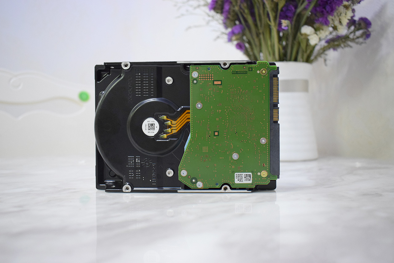 容量新高度，10T够用不？昱科,HGST10TBNAS网络硬盘开箱简评