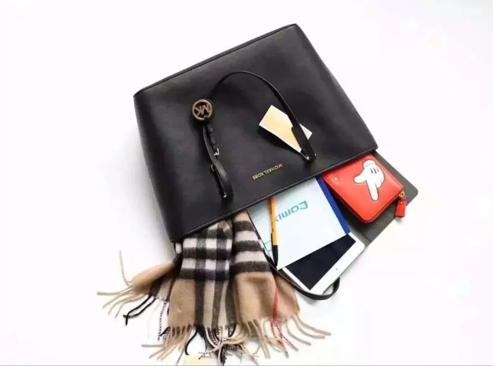 入手轻奢品牌包包,从平价到贵妇夏天必买系列