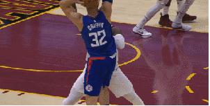 格里芬和哈登空接,哈登遭格里芬垫脚