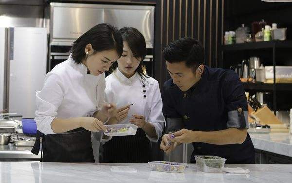 井柏然周冬雨马思纯,马思纯周冬雨七月与安生视频