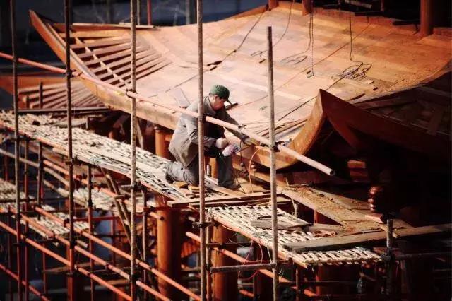 东阳有个慶蘭名宿，仿佛住进了博物馆，到处是珍藏级别的艺术品。