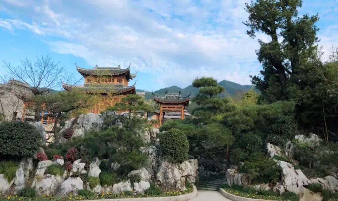 东阳有个慶蘭名宿，仿佛住进了博物馆，到处是珍藏级别的艺术品。