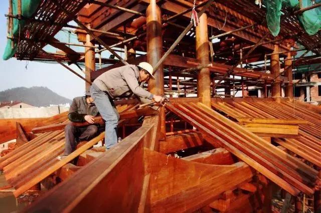 东阳有个慶蘭名宿，仿佛住进了博物馆，到处是珍藏级别的艺术品。