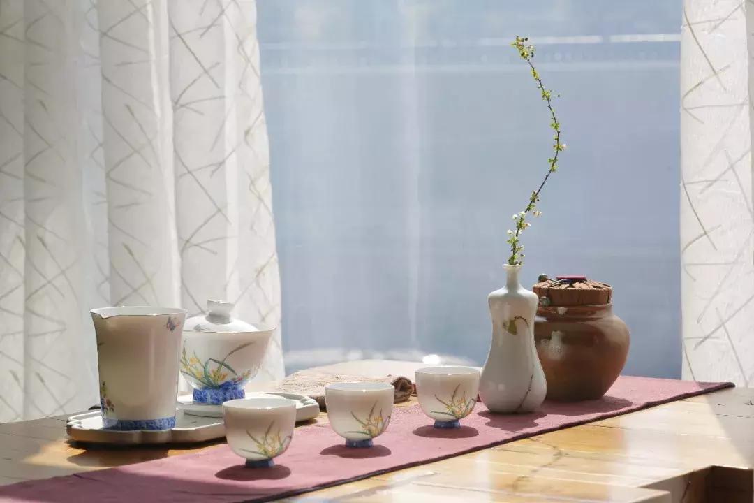 东阳有个慶蘭名宿，仿佛住进了博物馆，到处是珍藏级别的艺术品。