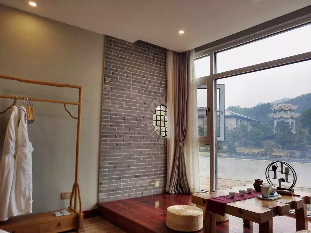 东阳有个慶蘭名宿，仿佛住进了博物馆，到处是珍藏级别的艺术品。