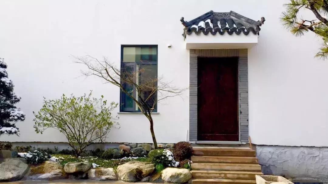 东阳有个慶蘭名宿，仿佛住进了博物馆，到处是珍藏级别的艺术品。