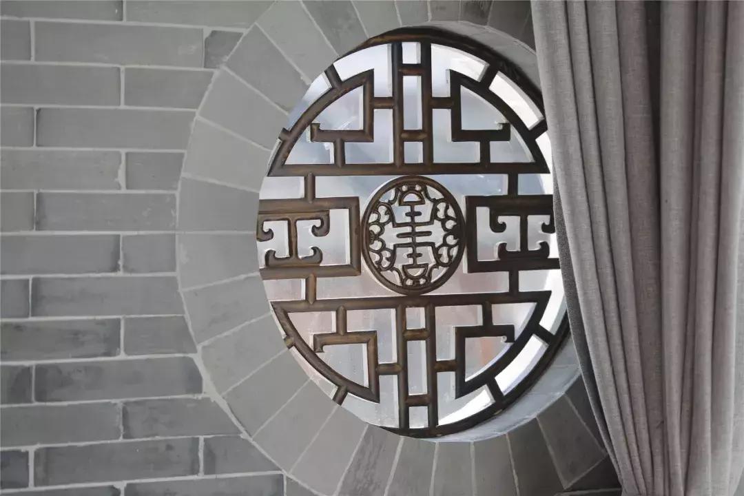 东阳有个慶蘭名宿，仿佛住进了博物馆，到处是珍藏级别的艺术品。