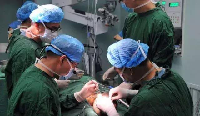 一路狂奔外卖小哥被撞,外卖小哥被撞案