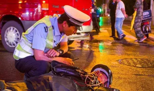 一路狂奔外卖小哥被撞,外卖小哥被撞案