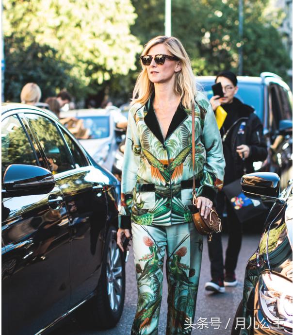 小白鞋变黄怎么清洗最快方法,生活小技巧小白鞋变黄怎么洗干净