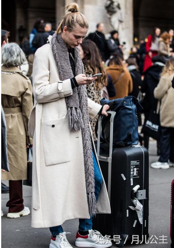 小白鞋变黄怎么清洗最快方法,生活小技巧小白鞋变黄怎么洗干净