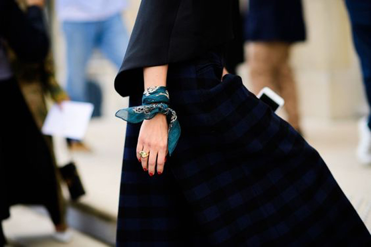 长条形丝巾十种系法春天,长丝巾春天的各种系法