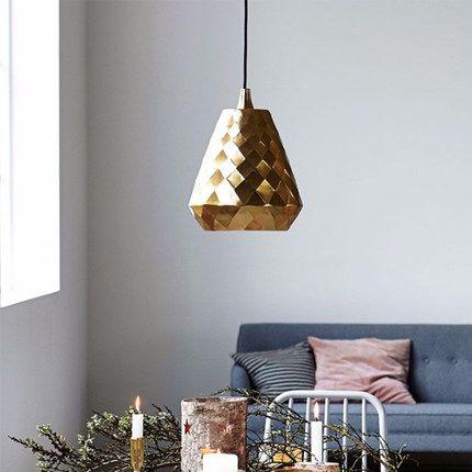 全世界都玩“性冷淡”？俗了，我3分钟教你金属风