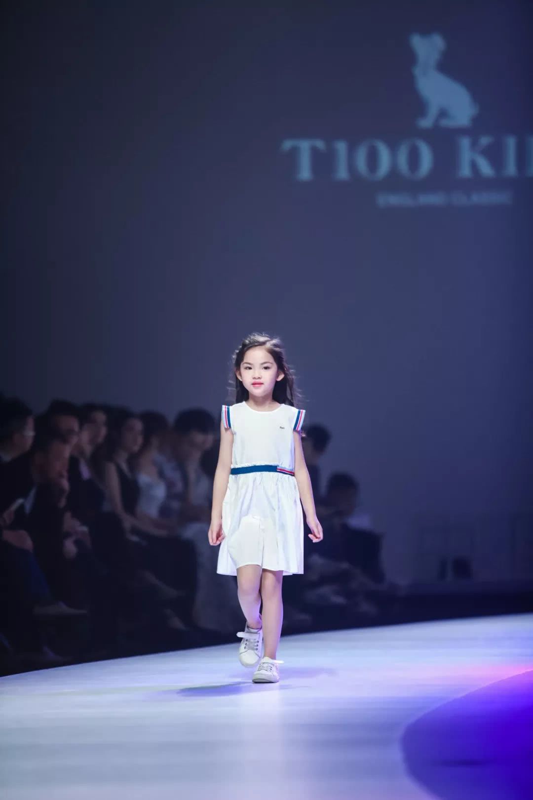 “童创未来·中国童装小镇”2017年度广东服装行业颁奖盛典举办