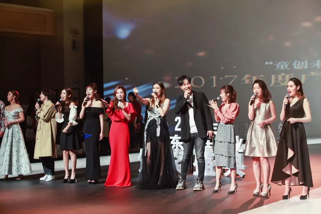 “童创未来·中国童装小镇”2017年度广东服装行业颁奖盛典举办