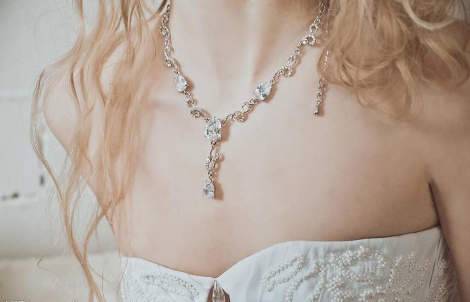 铂金饰品的选购技巧,铂金钻戒,铂金项链,铂金耳环如何保养?